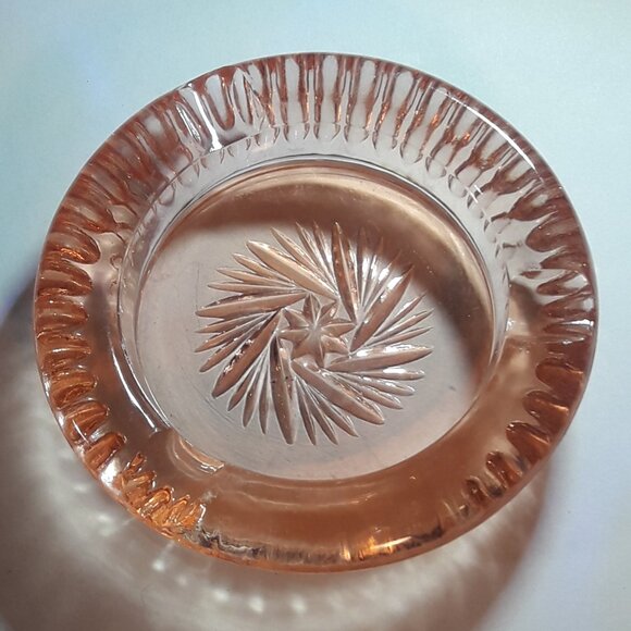 Pink Depression Glass Ashtray Round Flower Pinwheel Pattern 4 Cigarette Slots - Picture 2 of 7